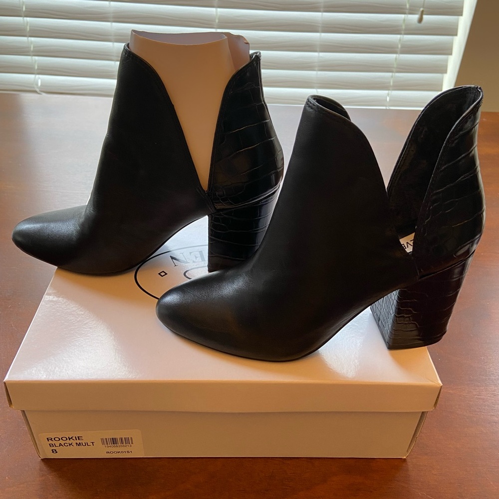 Steve Madden black leather ankle boot